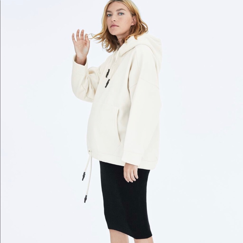 New Pouch pocket sweatshirt for women